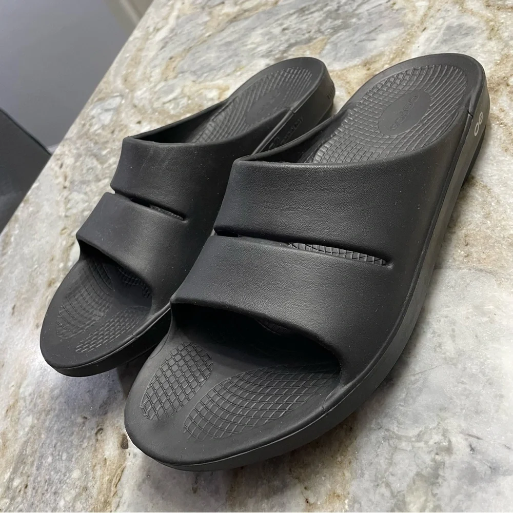 OOFOS OOahh Open Toe Slide Lightweight Recovery Footwear Sandal Black M13  W15